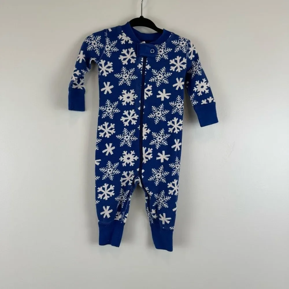 Hanna Andersson Holiday Sleeper Pajamas size 60 US 3-6 months Let it Snow Blue